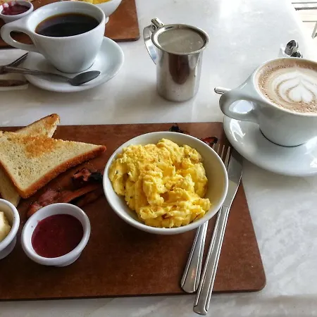 Private 2 - & Mountain Views & Free Parking & Wifi *